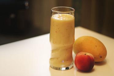 Peach Mango Smoothie - Healthy Breakfast Recipe - The Indian Claypot