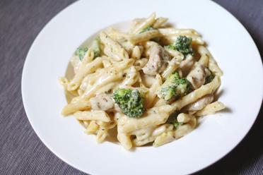 Chicken Alfredo Pasta | Recipe - The Indian Claypot