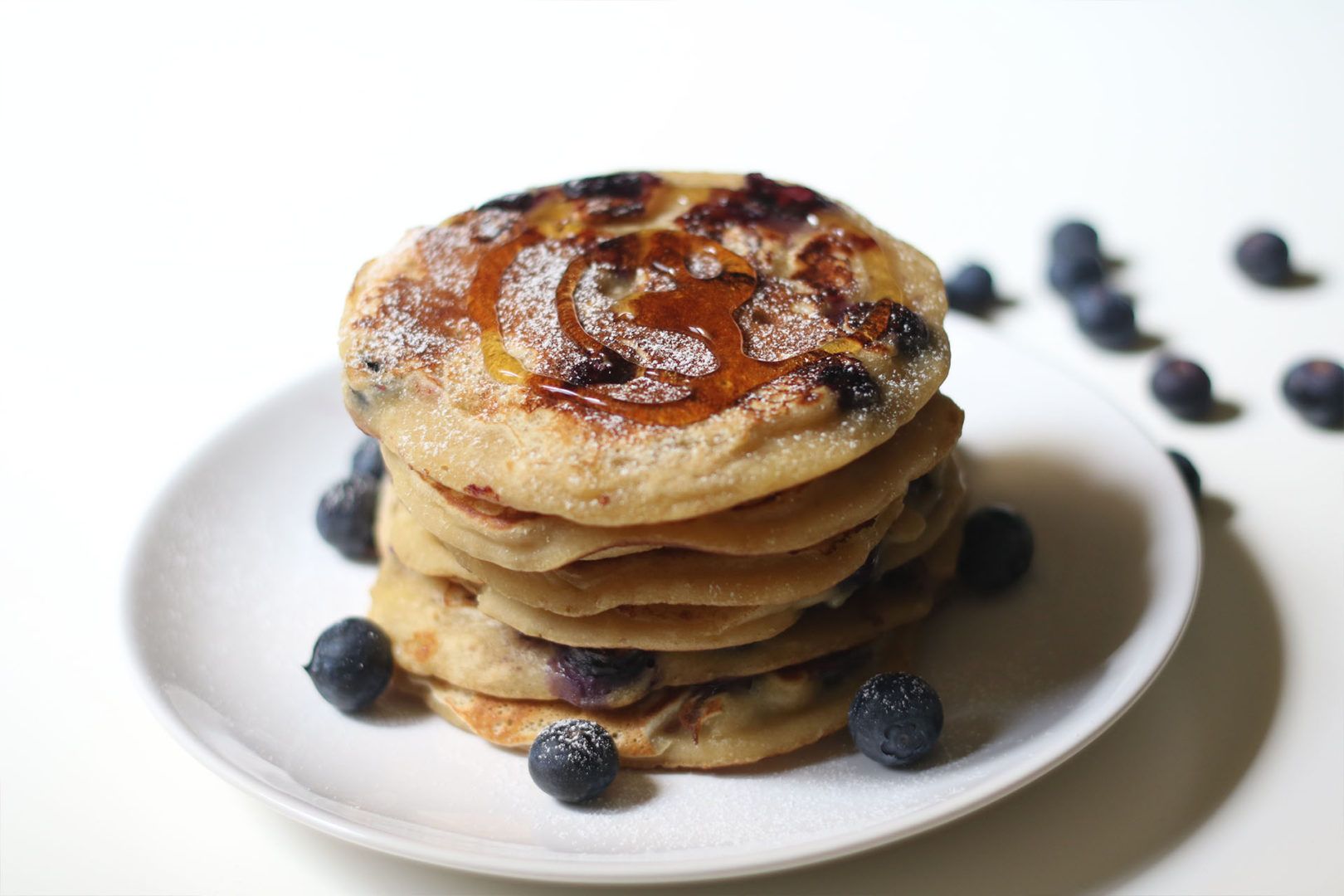 eggless blueberry pancakes main picture